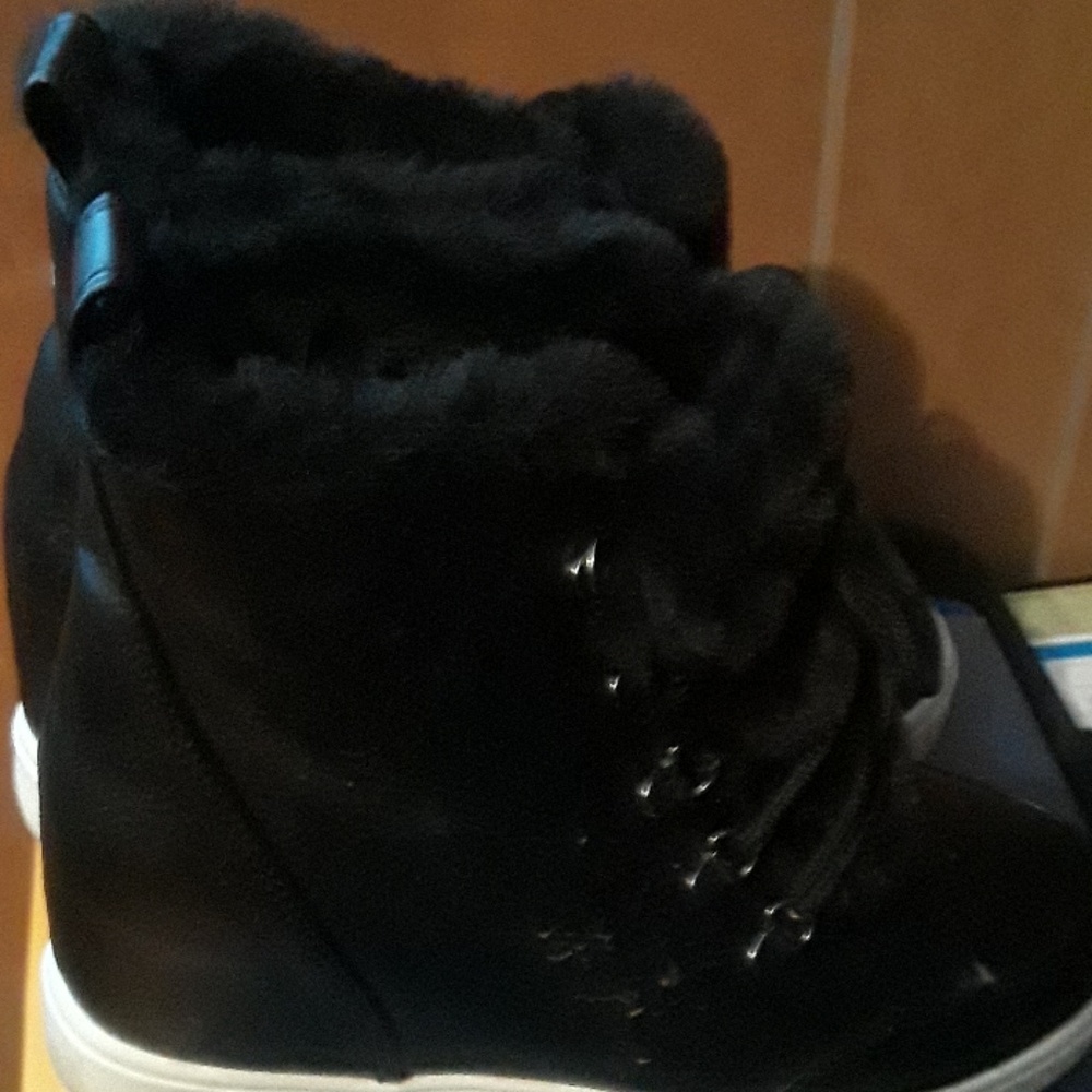 Bootie sneakers